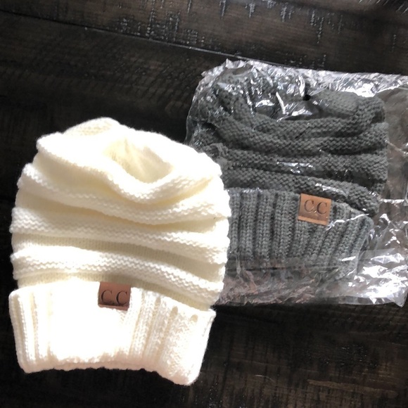 NEW C.C Slouchy Cable Knit Beanie Bundle Gray White One Size Fits Most Acrylic - Picture 11 of 12